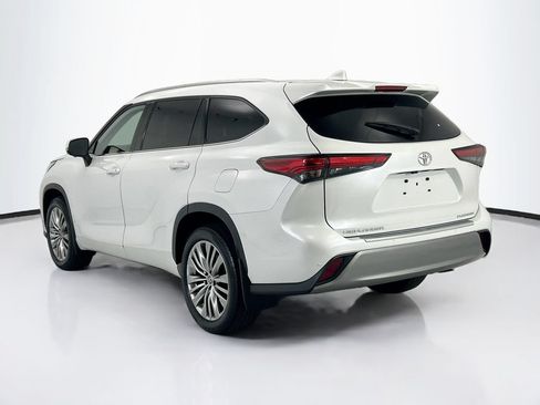 Used 2023 Toyota Highlander Platinum FWD image 7