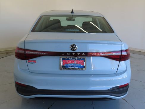 New 2026 Volkswagen Jetta SE FWD image 4