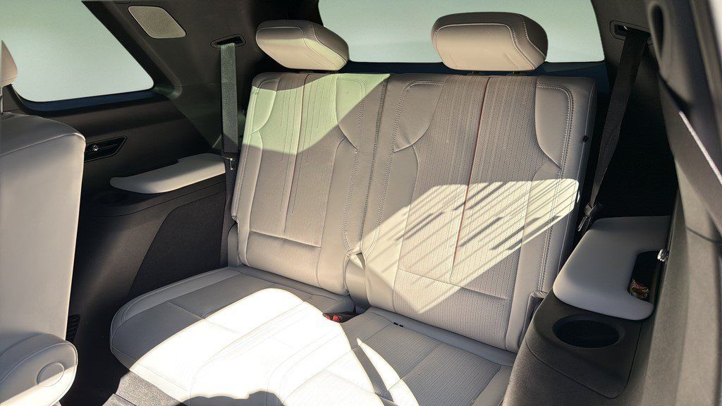 Certified 2026 Cadillac Vistiq Sport w/ LPO, Floor Liner Package AWD/4WD image 28
