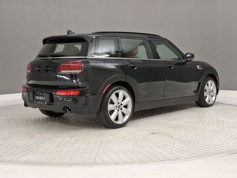 Certified 2024 MINI Cooper Clubman S FWD image 7