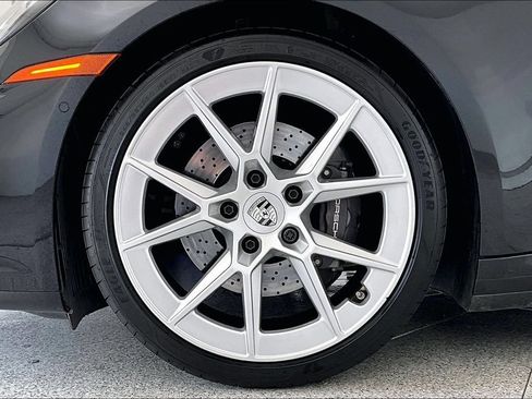 Used 2025 Porsche 911 Carrera RWD image 10