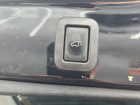 Used 2019 Toyota Highlander XLE FWD image 27