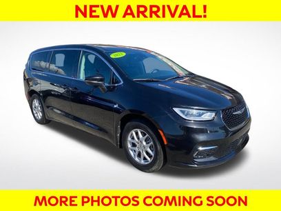 Used 2023 Chrysler Pacifica Touring-L