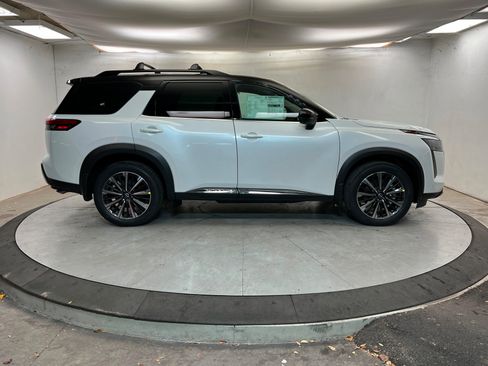 New 2026 Nissan Pathfinder Platinum image 6
