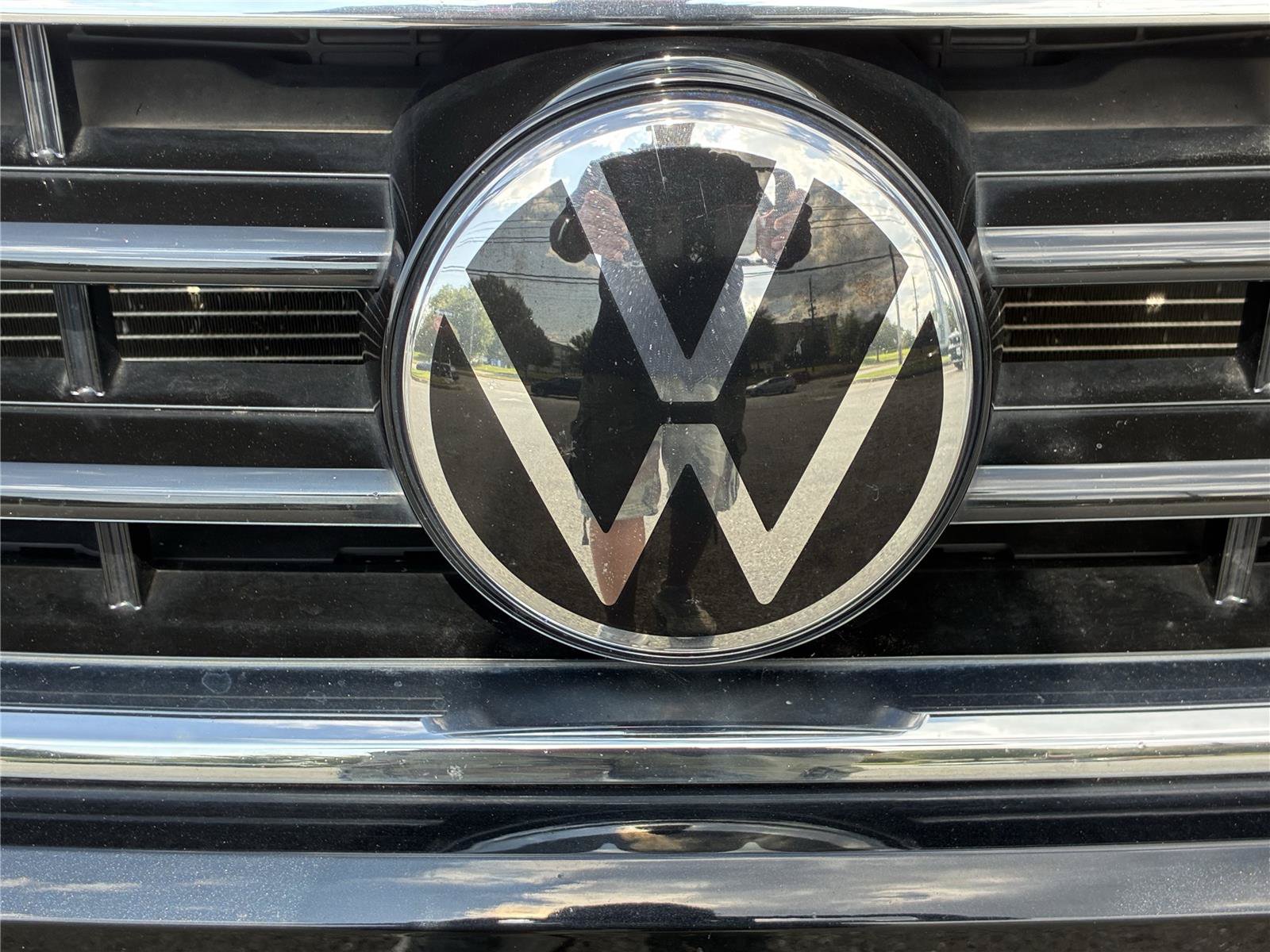 Used 2023 Volkswagen Tiguan SE R-Line FWD image 7