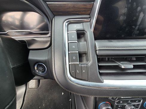 Used 2023 Chevrolet Suburban Premier image 16