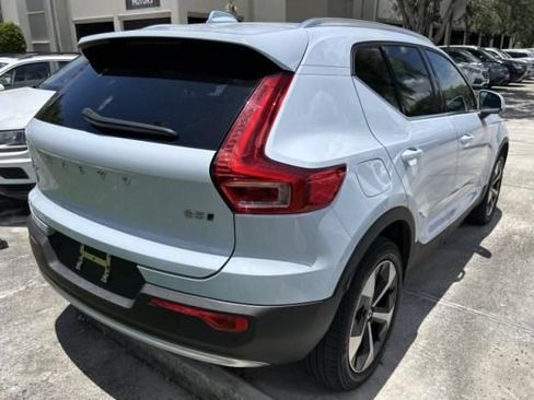 Used 2024 Volvo XC40 B5 Core AWD/4WD image 2