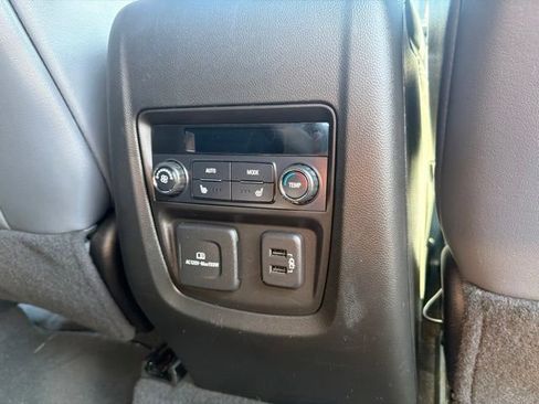 Used 2024 Buick Enclave Premium AWD/4WD image 25
