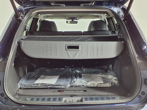 New 2025 Mitsubishi Outlander SE image 13