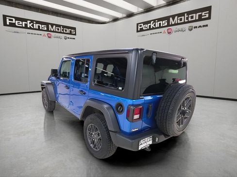 Used 2024 Jeep Wrangler Unlimited Sport AWD/4WD image 3