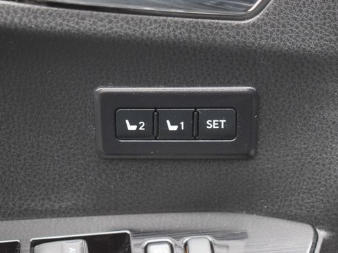 Used 2017 Toyota RAV4 Limited image 15