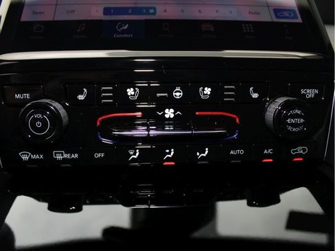 New 2025 Jeep Grand Cherokee Limited w/ Luxury Tech Group II image 19