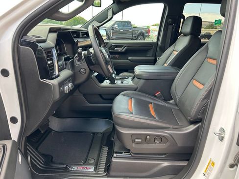 Used 2024 GMC Sierra 1500 AT4 w/ AT4 Preferred Package AWD/4WD image 8