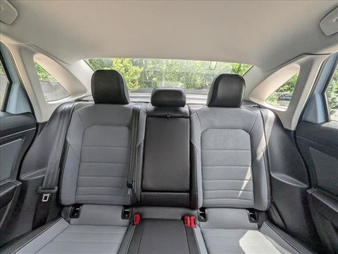 Certified 2025 Volkswagen Jetta SE FWD image 16