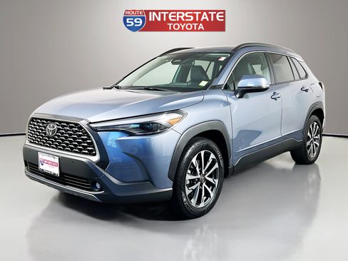 Used 2023 Toyota Corolla Cross XLE w/ Convenience Package AWD/4WD image 3