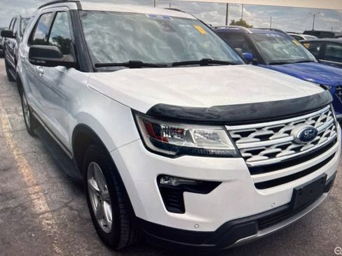 Used 2019 Ford Explorer XLT w/ Equipment Group 202A FWD image 4