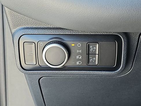 Used 2025 Ford Explorer Active image 18