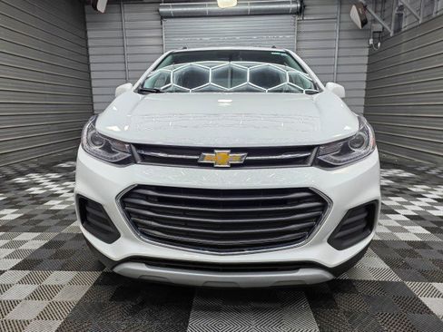 Used 2020 Chevrolet Trax LT w/ LT Convenience Package AWD/4WD image 3