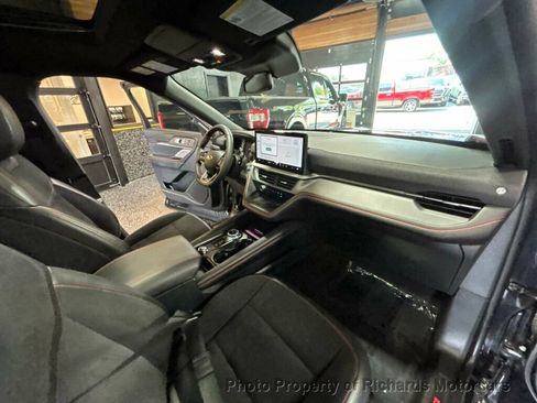 Used 2025 Ford Explorer ST AWD/4WD image 26