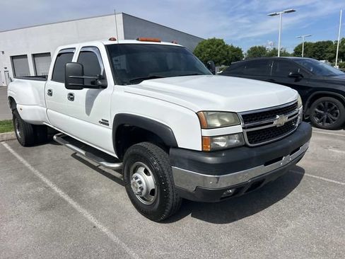 Used 2006 Chevrolet Silverado 3500 4x4 Crew Cab w/ Heavy-Duty Power Package image 3