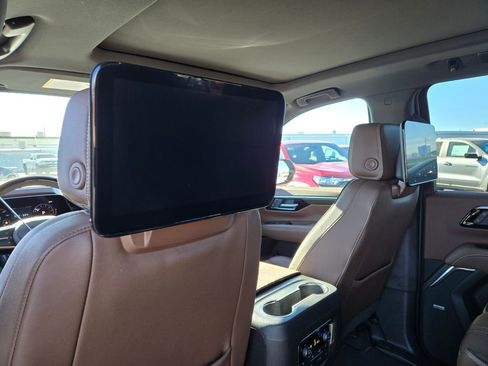 New 2025 Chevrolet Suburban High Country image 10