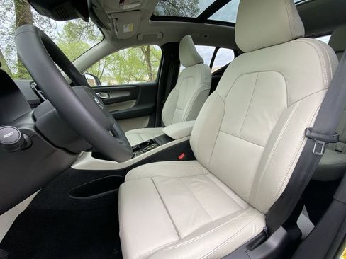 Used 2023 Volvo XC40 B5 Plus w/ Driver Assist Package AWD/4WD image 15