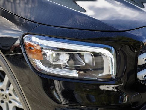 Used 2022 Mercedes-Benz GLB 250 4MATIC w/ Premium Package Lite image 7