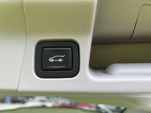 Used 2023 GMC Acadia SLE w/ Driver Convenience Package AWD/4WD image 15