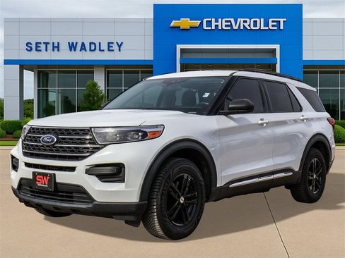 Used 2022 Ford Explorer XLT image 3