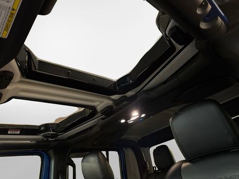 Used 2021 Jeep Gladiator Sport image 23