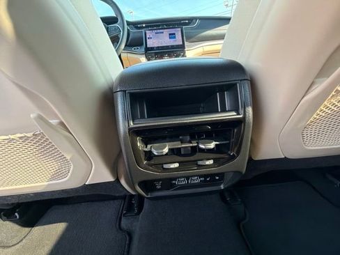 Used 2025 Jeep Grand Cherokee Limited AWD/4WD image 15