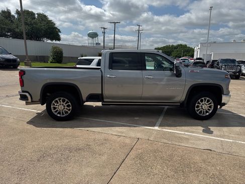 Used 2024 Chevrolet Silverado 2500 LTZ w/ LTZ Premium Package AWD/4WD image 7