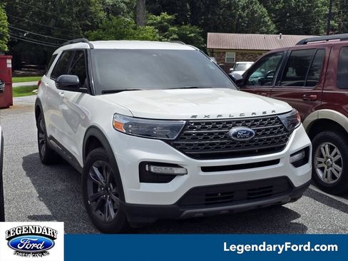 Used 2022 Ford Explorer XLT w/ Equipment Group 202A AWD/4WD image 2
