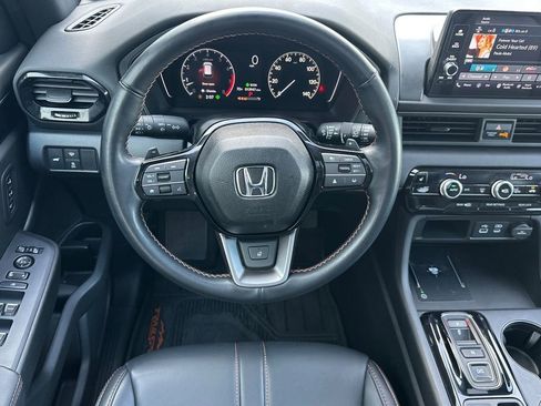 Used 2025 Honda Pilot TrailSport image 14