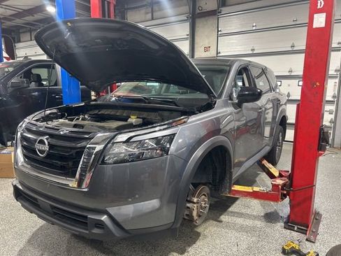 Used 2024 Nissan Pathfinder S image 8