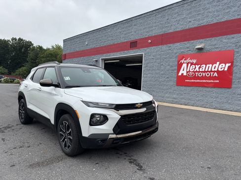 Used 2021 Chevrolet TrailBlazer ACTIV w/ Sun and Liftgate Package AWD/4WD image 1