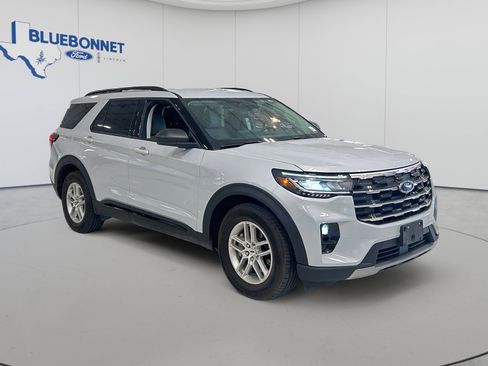 Used 2026 Ford Explorer Active w/ Active Comfort Package RWD image 3