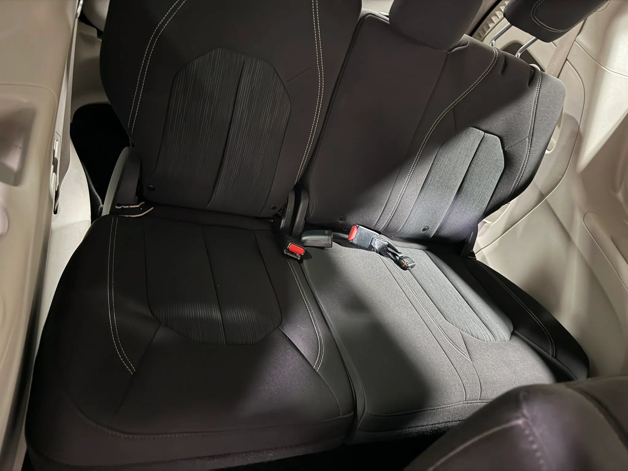 Used 2021 Chrysler Voyager L FWD image 34