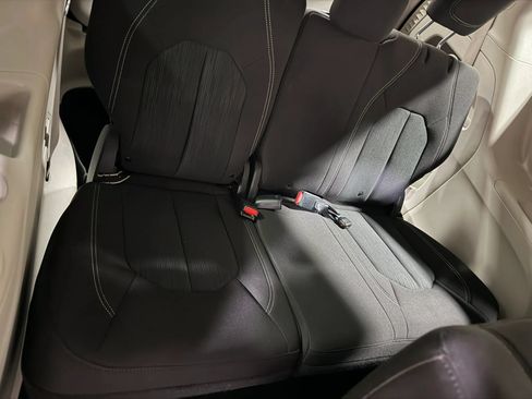 Used 2021 Chrysler Voyager L FWD image 34