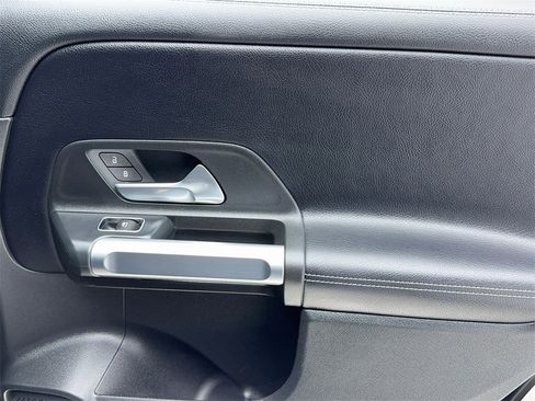 Used 2021 Mercedes-Benz GLB 250 w/ Premium Package image 47