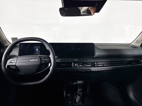 Used 2025 Kia K4 LXS image 12