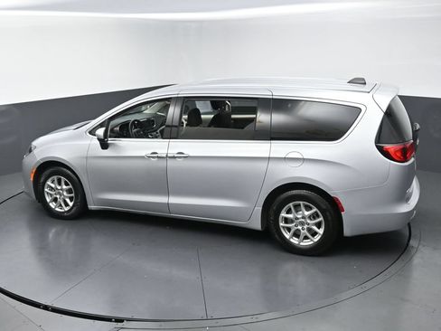 Used 2022 Chrysler Voyager LX FWD image 43