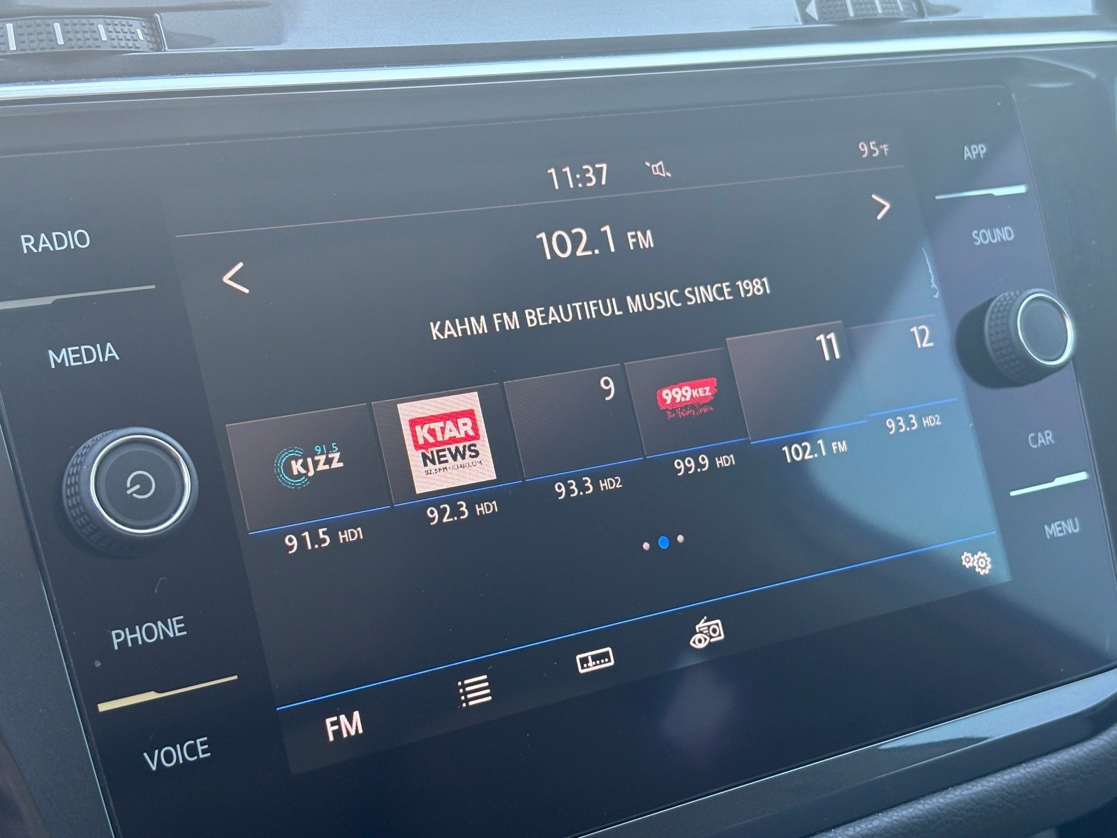 Used 2019 Volkswagen Tiguan SE FWD image 25