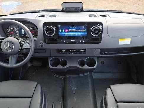 Used 2025 Mercedes-Benz Sprinter 2500 image 17