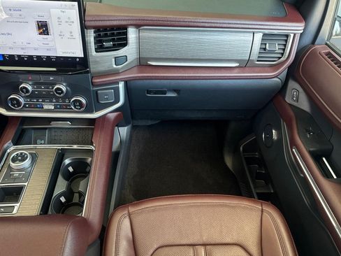 Used 2022 Ford Expedition Max Limited RWD image 30