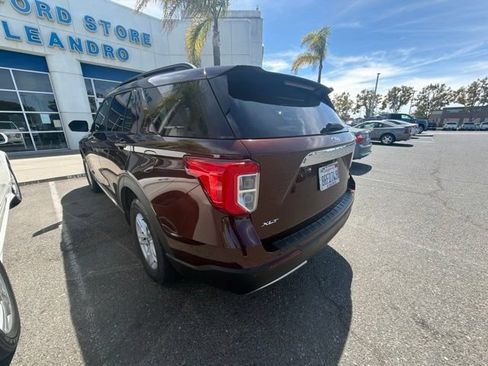 Used 2020 Ford Explorer XLT AWD/4WD image 4