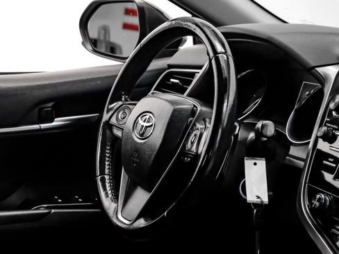 Used 2019 Toyota Camry SE image 20
