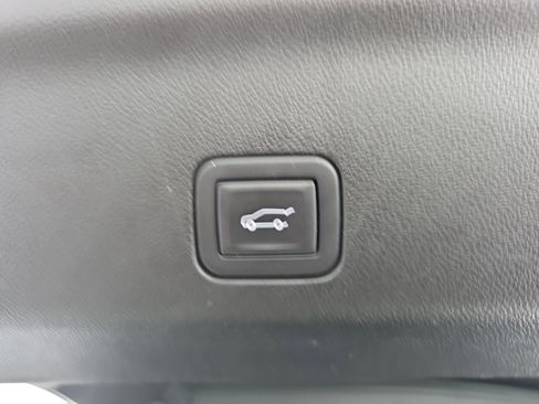 Used 2024 GMC Yukon XL Denali w/ Denali Reserve Package image 19