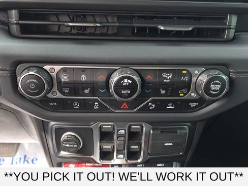 Used 2024 Jeep Gladiator Rubicon w/ Technology Group AWD/4WD image 21