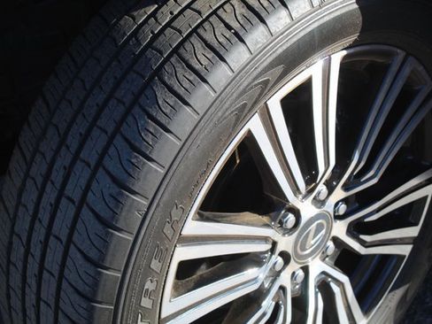 Used 2024 Lexus LX 600 4WD w/ Luxury Package image 18